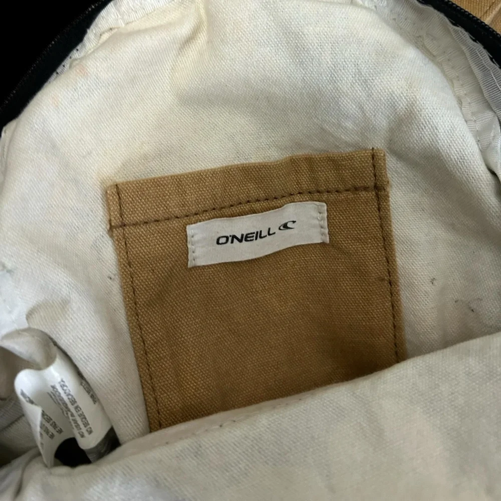 ✨ O'Neill floral backpack with adjustable straps✨ - Picture 2 of 5